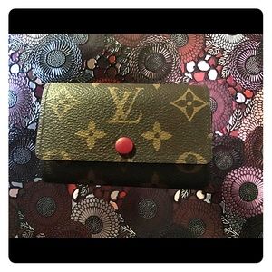 💢SOLD💢 Louis Vuitton 6 Key Case Holder